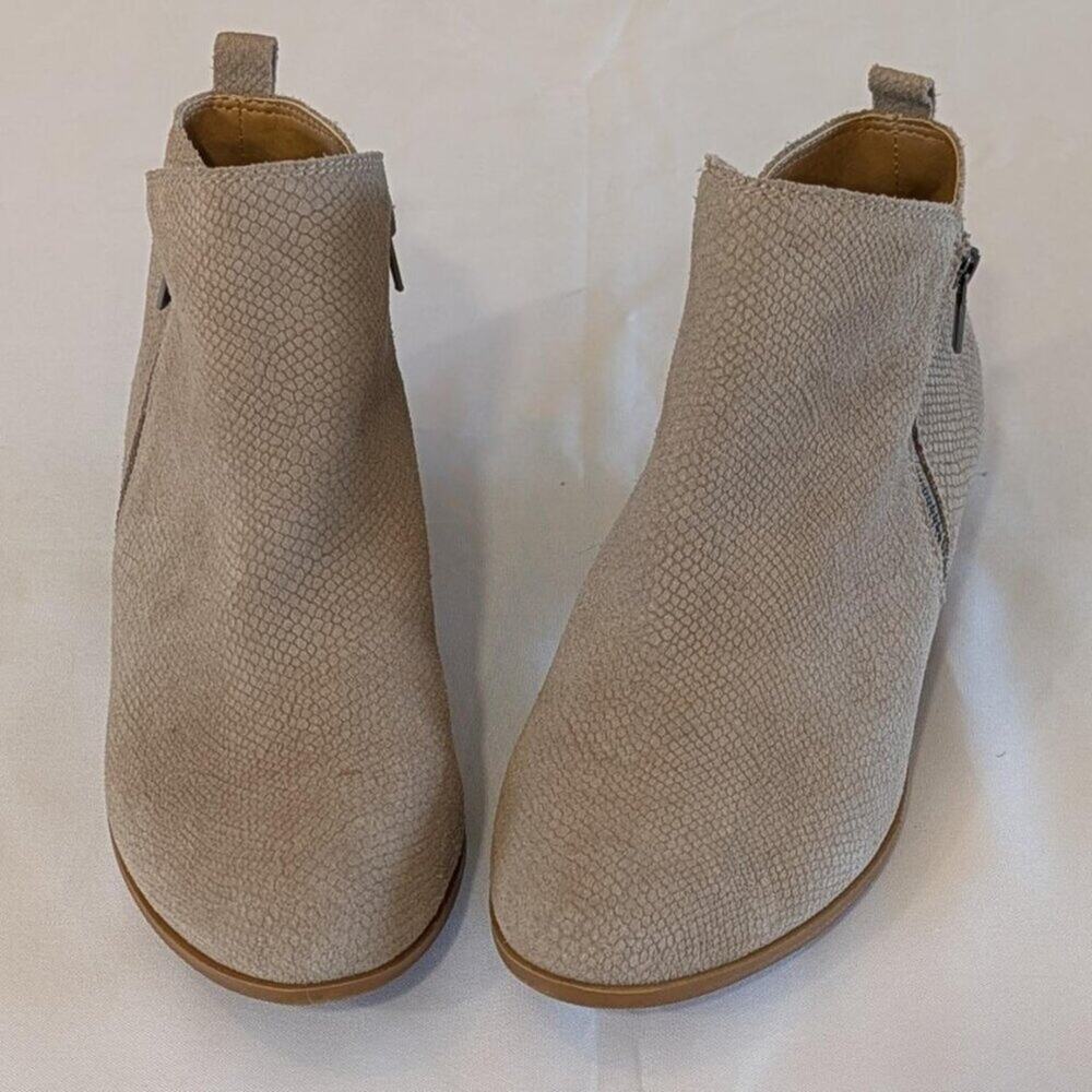 Gianni Bini Tan Textured Ankle Boots Size 5 Side Zip Low Heel